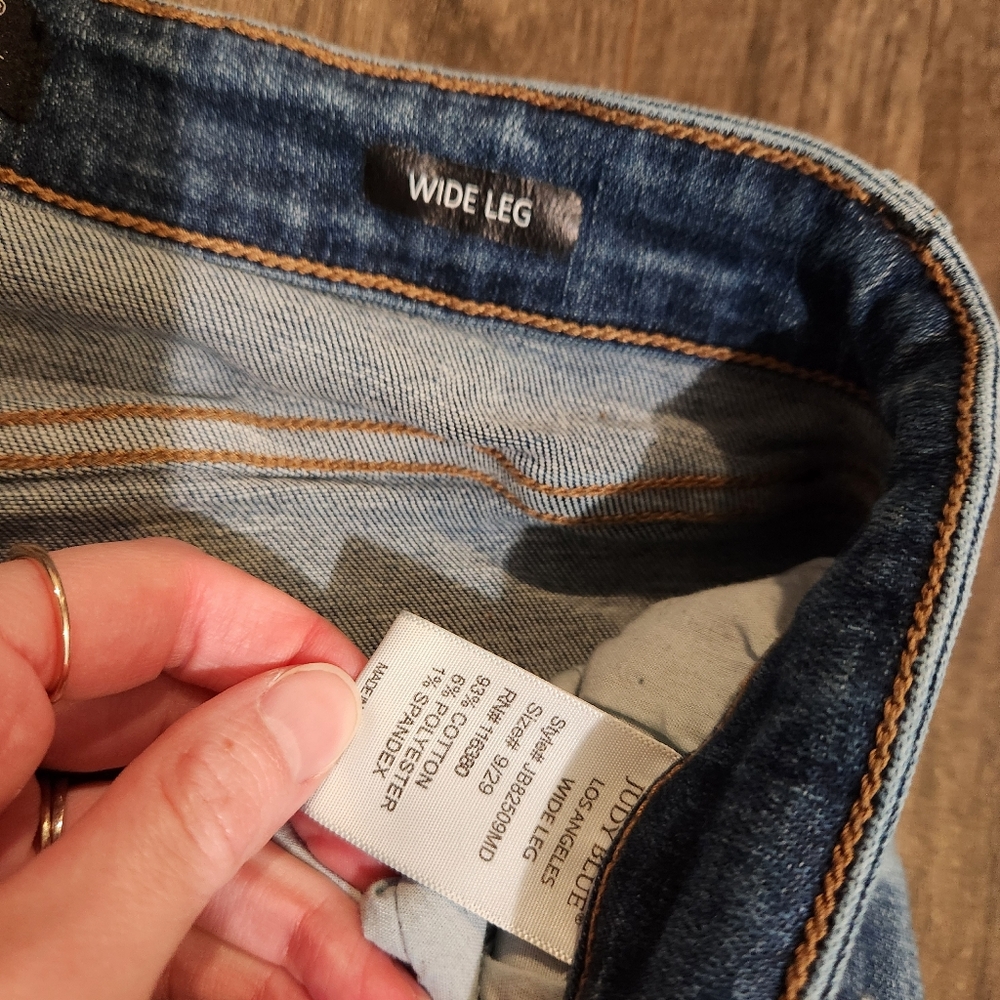 Judy Blue Button Fly Wide Leg Crop Size 9/29 - Picture 5 of 6